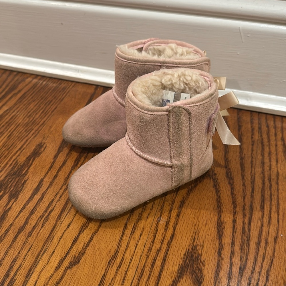 Pink suede Bailey bows Girls UGGs size 4/5